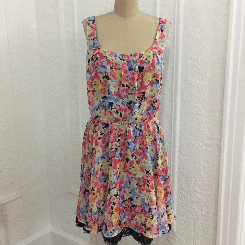 Betsey Johnson Floral sleeveless dress